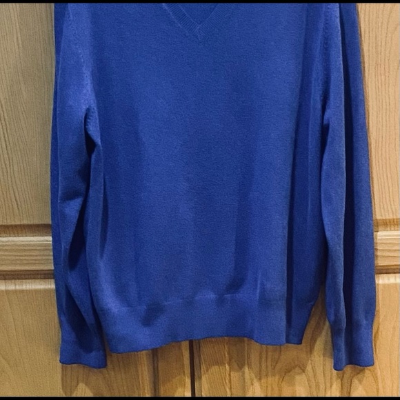 J. McLaughlin Blue V-Neck Sweater Size Large - Picture 7 of 7